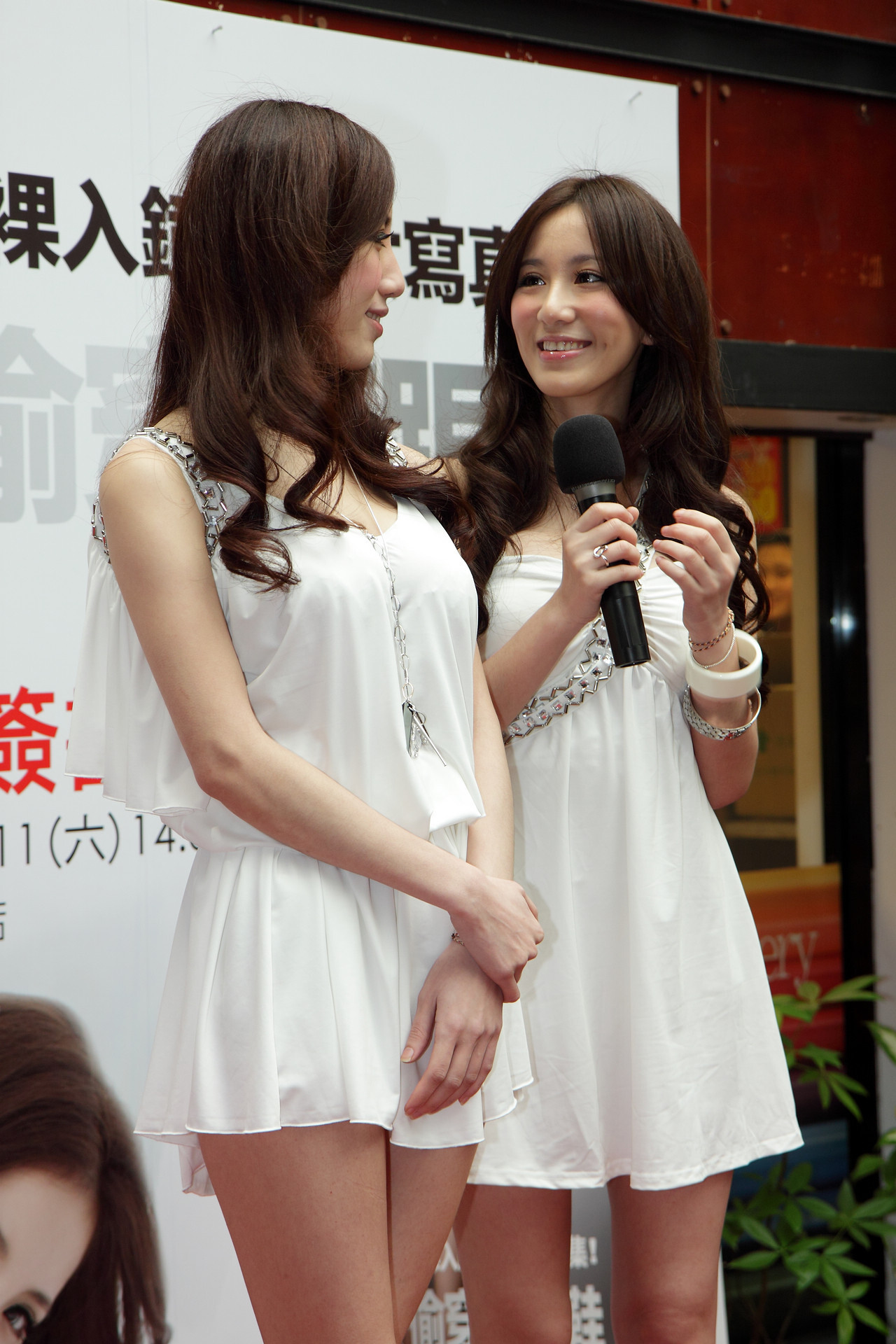 2012 瑤瑤&APPLE寫真書簽書會　雲林健康農業週　家樂福熱鬧開跑